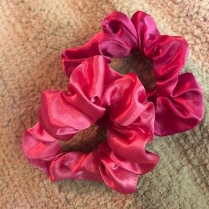 Pink scrunchy set